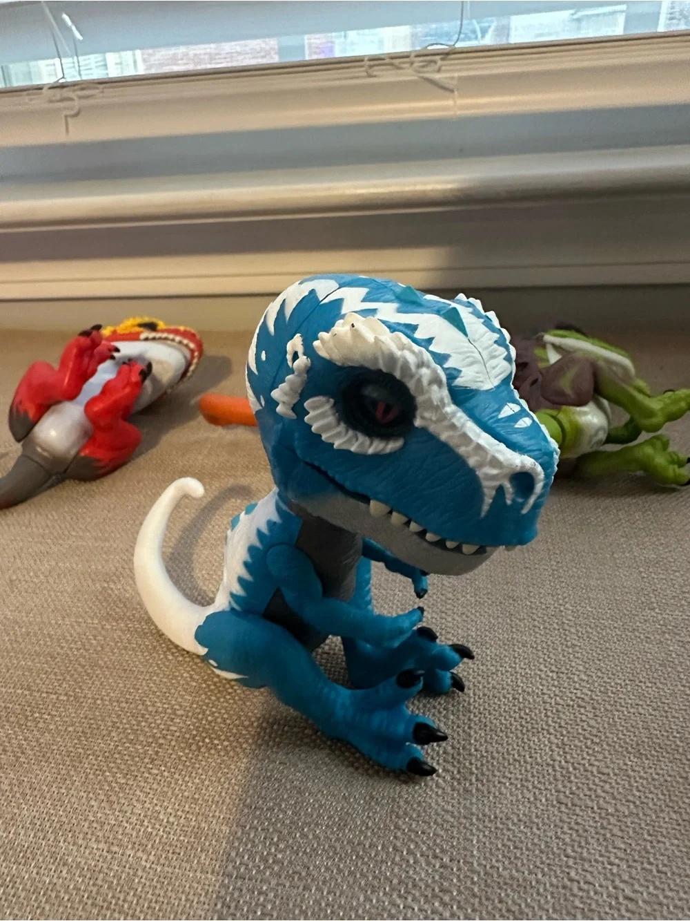 Lot of 7 WowWee Fingerlings Untamed Raptor Dinosaurs Sounds Chomping EUC - Picture 2 of 10